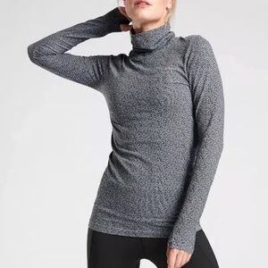 Athleta Sz M Flurry Peak UPF 50 Top Turtleneck Base Layer Gray Blouse